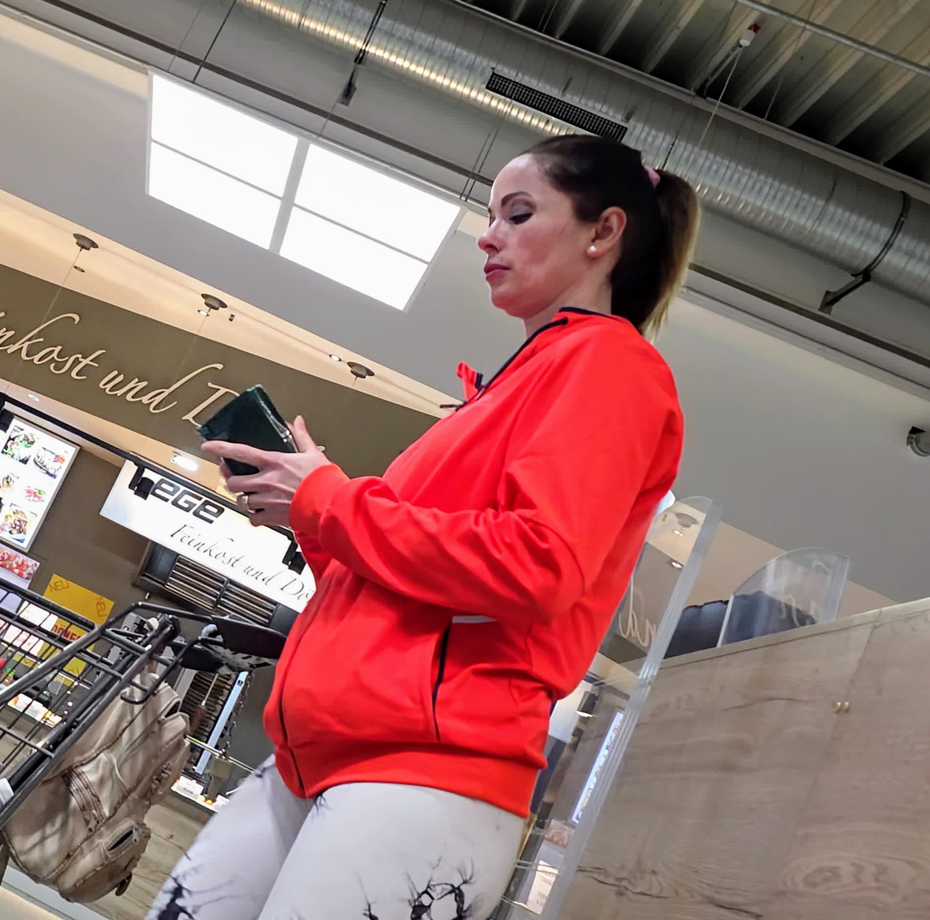 Milf in white leggings with black pattern
