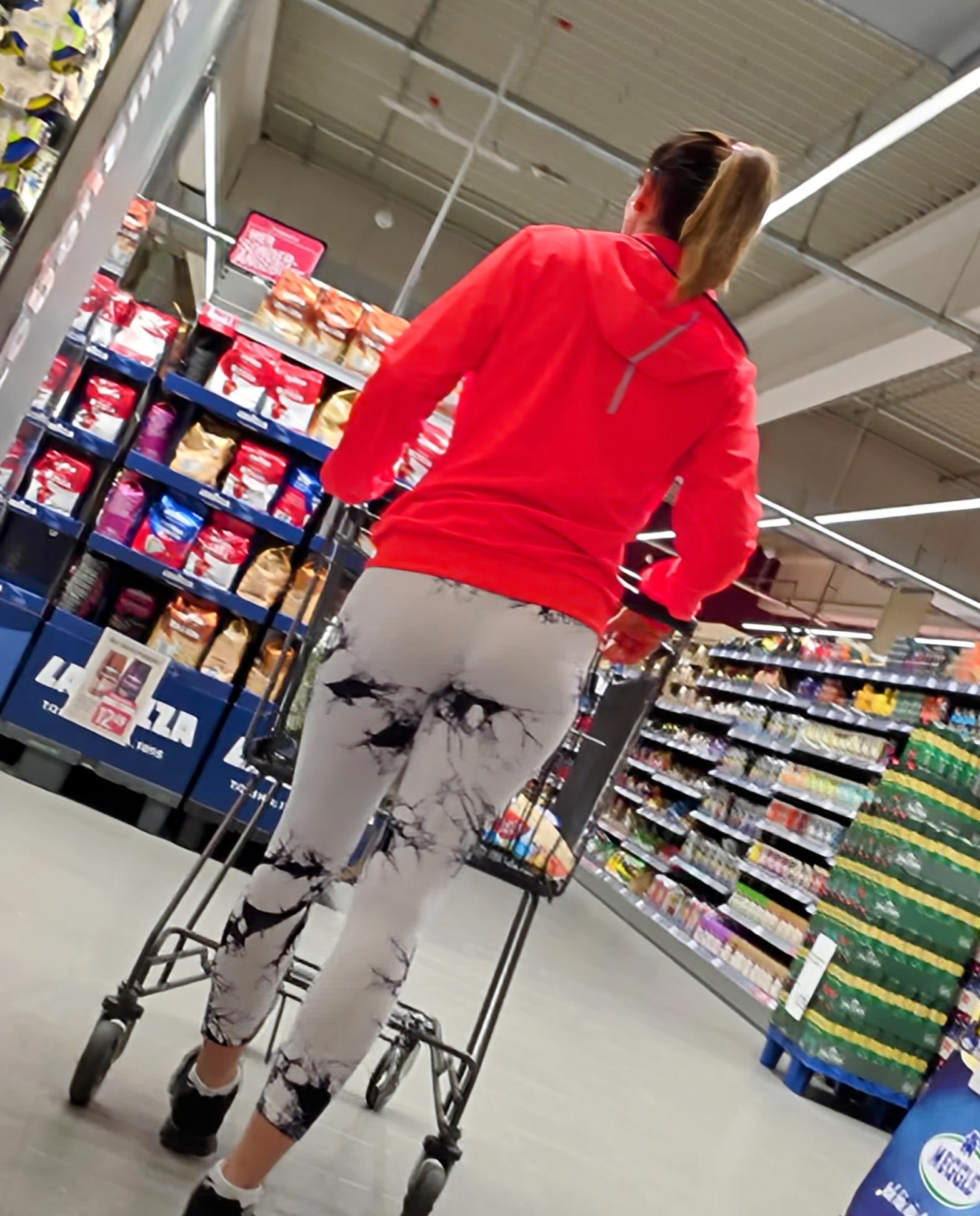 Milf in white leggings with black pattern