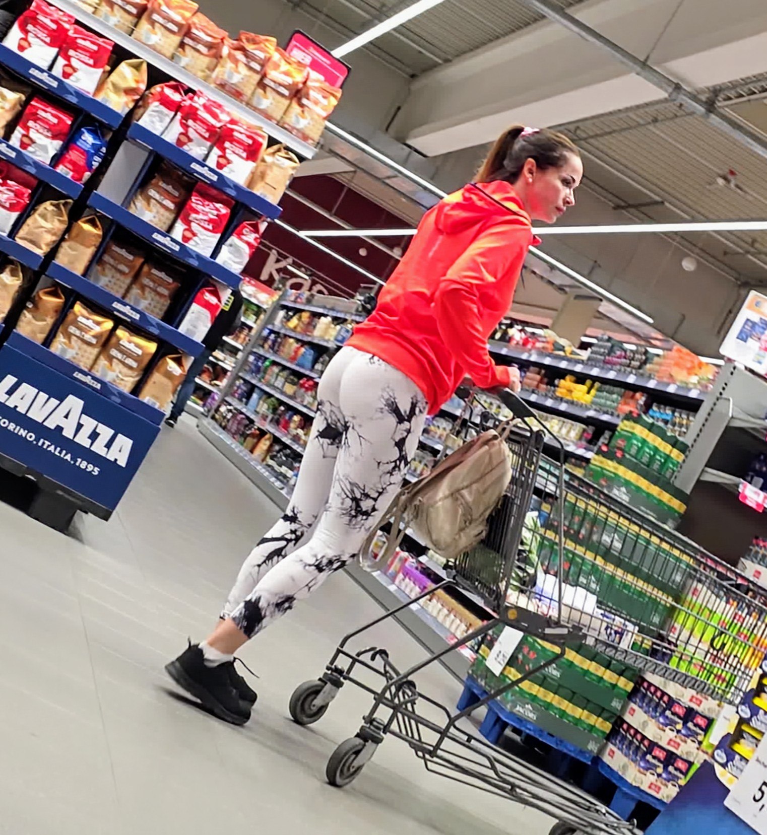 Milf in white leggings with black pattern