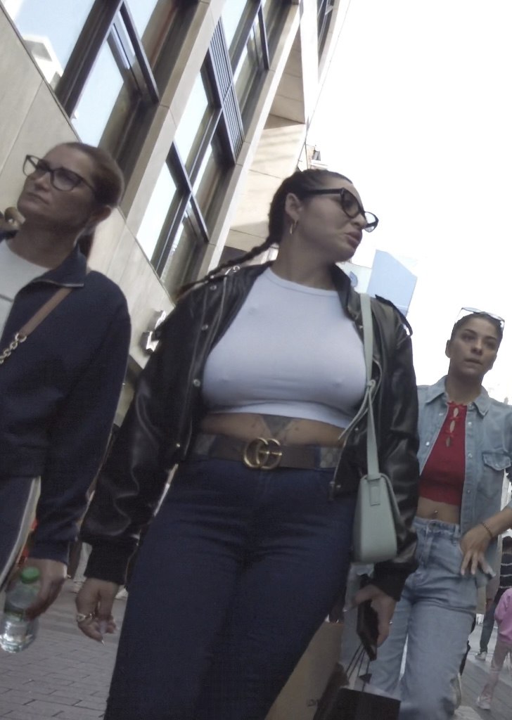 Busty Bimbo Braless (BUSTED)