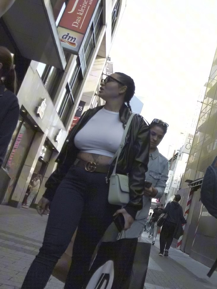 Busty Bimbo Braless (BUSTED)