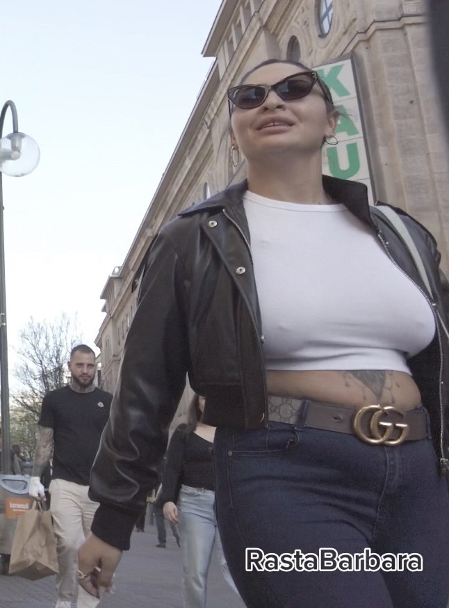 Busty Bimbo Braless (BUSTED)