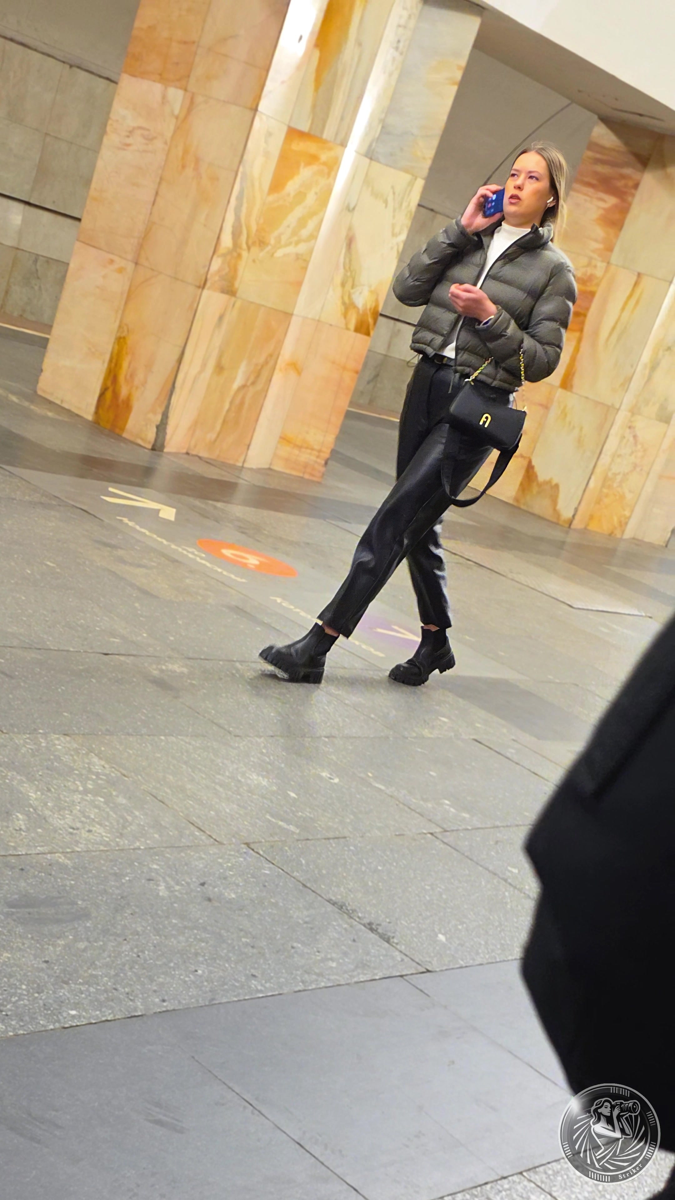 🖐HEY BABY🖐 Please wear your leather pants more often🙏