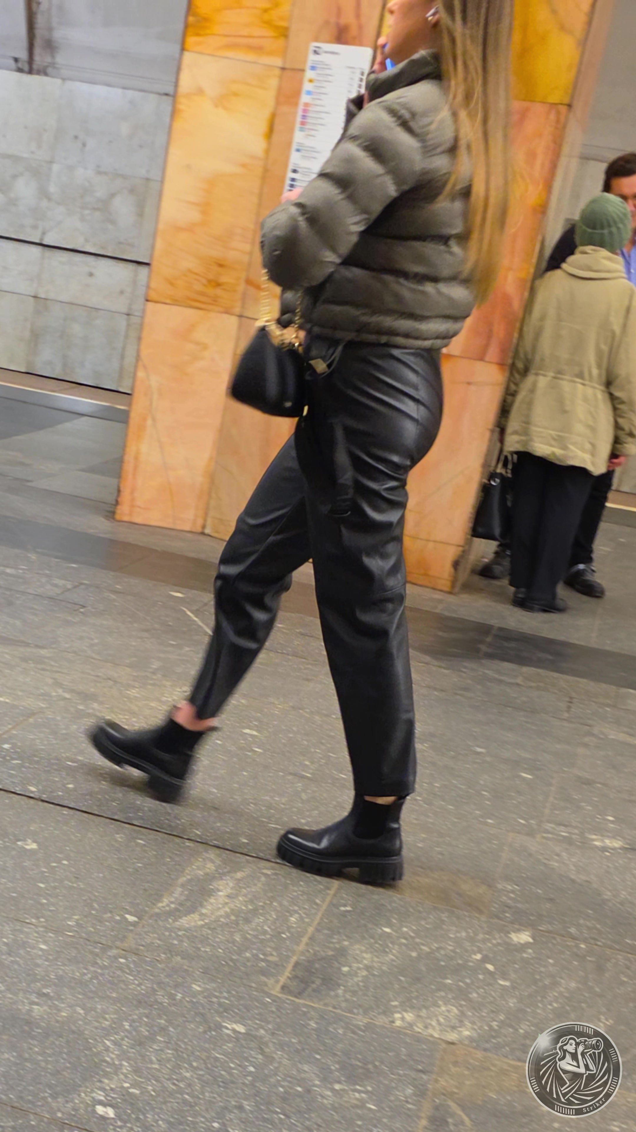 🖐HEY BABY🖐 Please wear your leather pants more often🙏