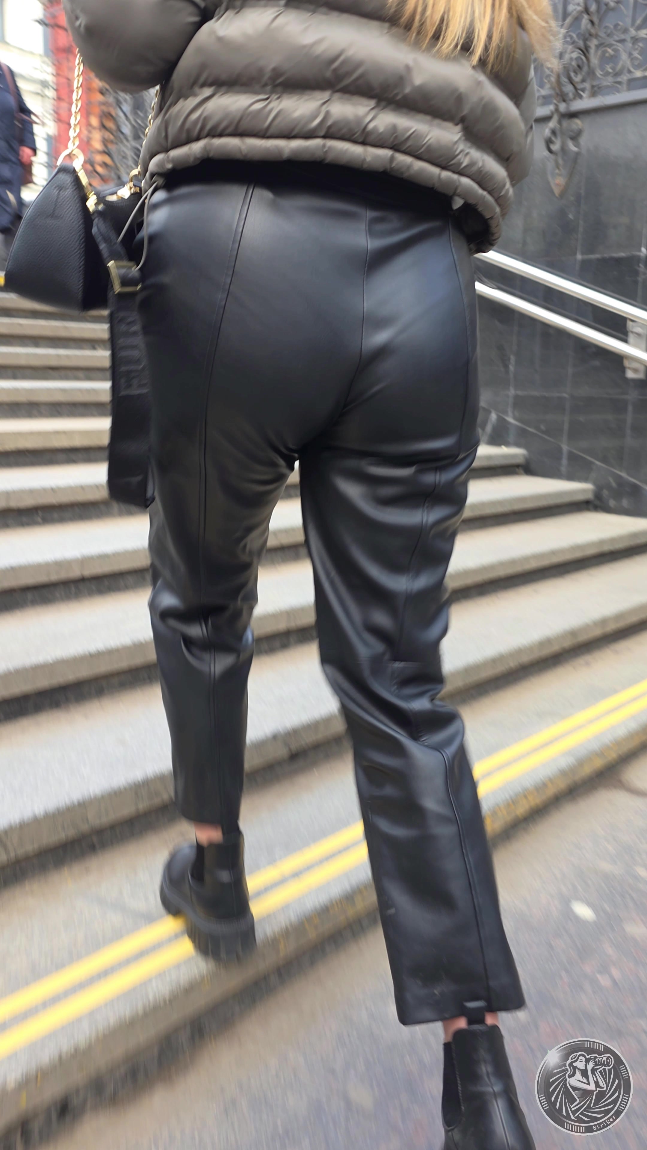 🖐HEY BABY🖐 Please wear your leather pants more often🙏
