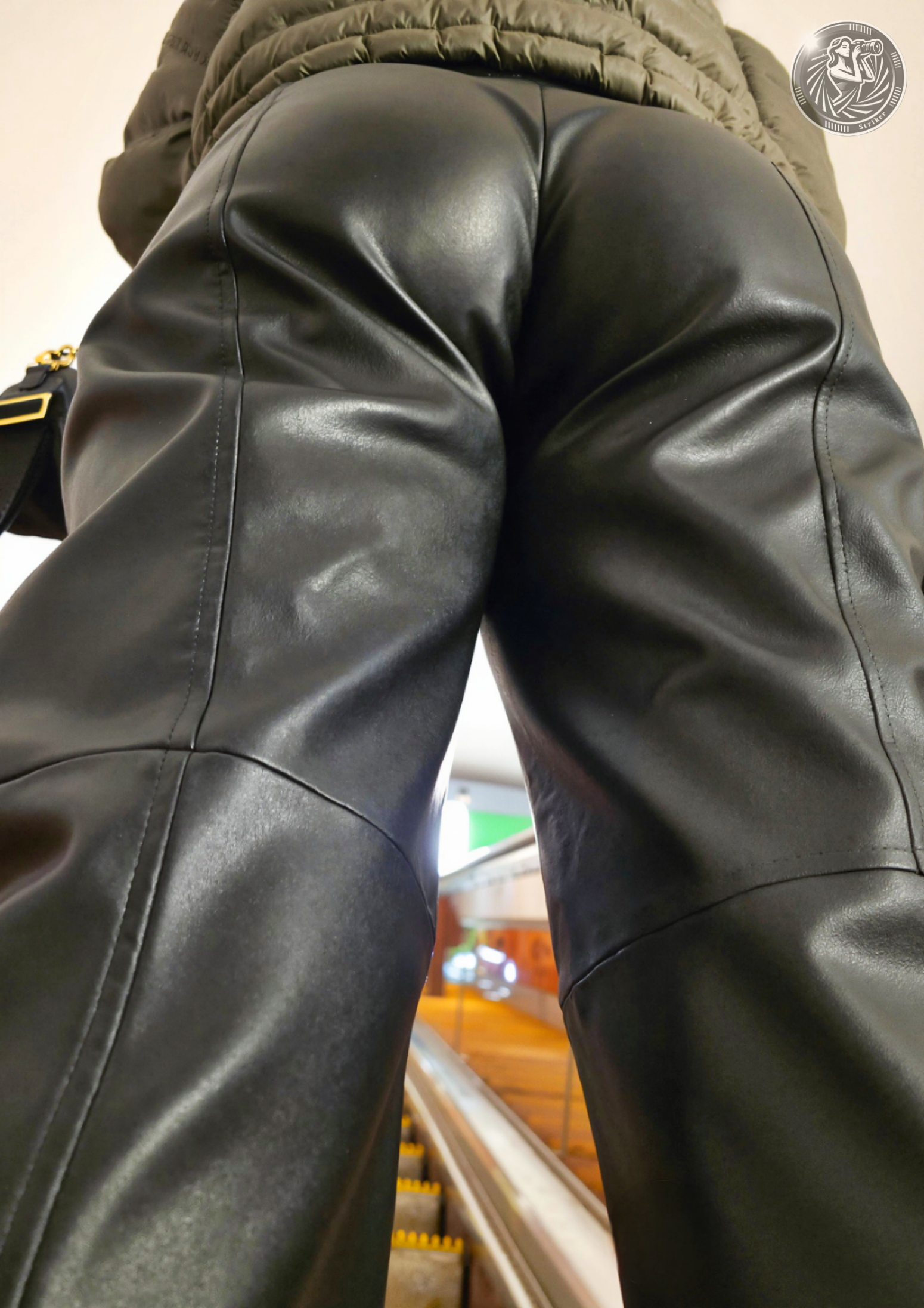 🖐HEY BABY🖐 Please wear your leather pants more often🙏